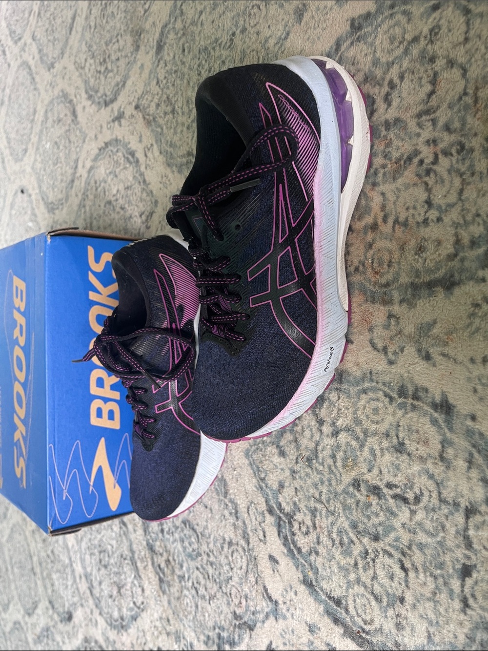 ASICS GT-2000 10 running shoes violet and pink SZ7